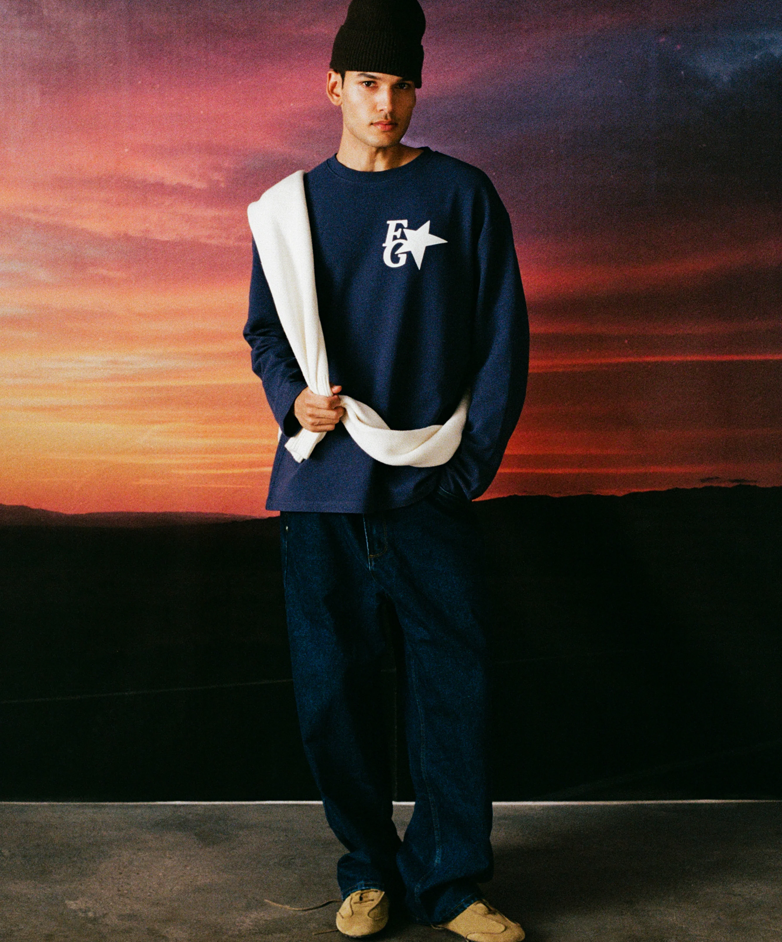 Star Longsleeve Navy - Image 4
